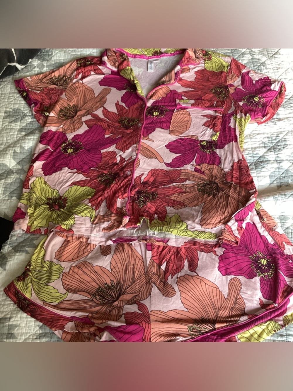 Joyspun Floral Short Sleeve Women's Top in Pink & Fuchsia size large